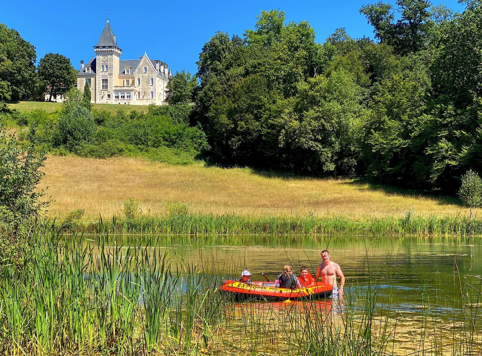 Chateau De Bellevue B&B Et Appartements Avec Piscine Chauffee Et Chambres Partout Climatisees Saint-Avit  Eksteriør bilde