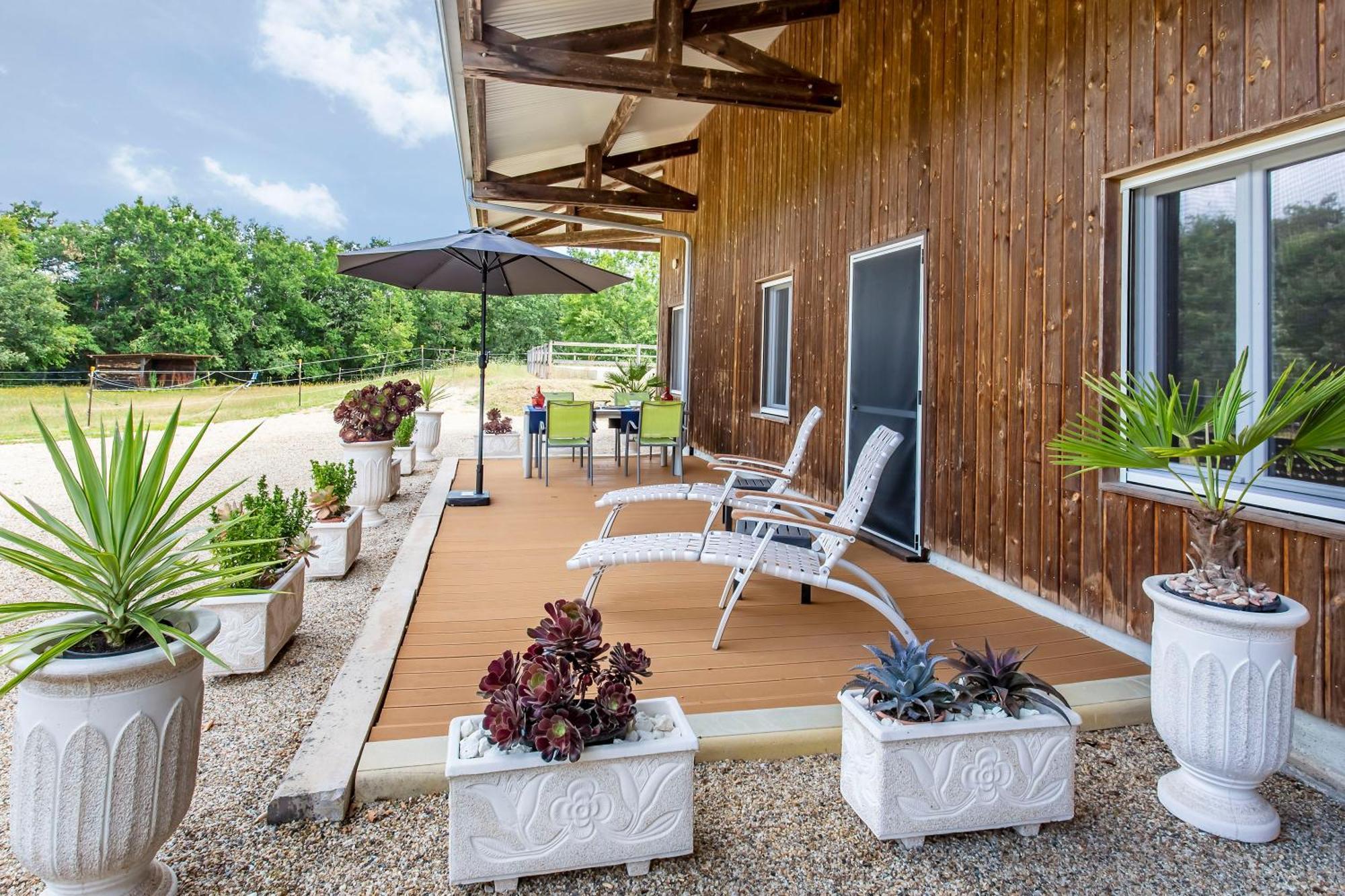 Chateau De Bellevue B&B Et Appartements Avec Piscine Saisonal Chauffee Et Chambres Partout Climatisees Saint-Avit  Rom bilde